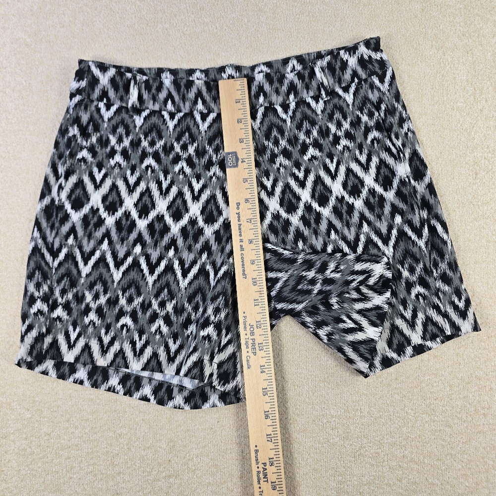 SPANX Sunshine Shorts Black White Ikat Chevron Pattern Women’s Medium Pull On - Picture 4 of 7